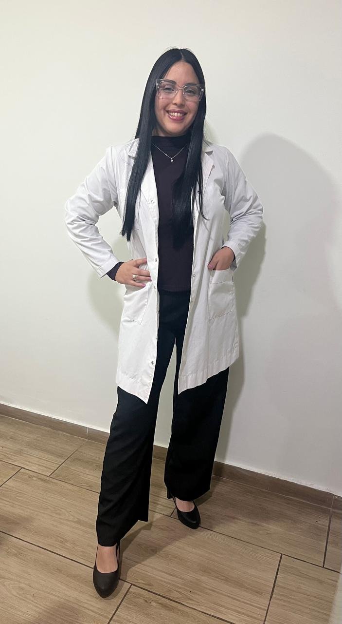 Dra. María Belén Cicarone en consultorio